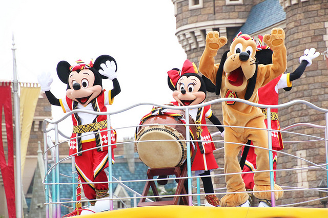 「おんどこどん！」／東京ディズニーランドの「ディズニー夏祭り」