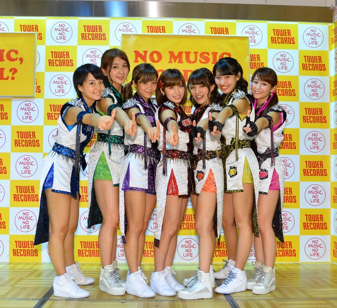 アップアップガールズ（仮）／左から新井愛瞳、森咲樹、佐藤綾乃、仙石みなみ、関根梓、佐保明梨、古川小夏【写真：竹内みちまろ】