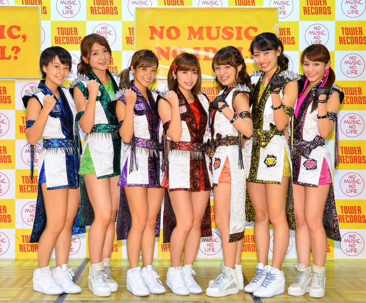 アップアップガールズ（仮）／左から新井愛瞳、森咲樹、佐藤綾乃、仙石みなみ、関根梓、佐保明梨、古川小夏【写真：竹内みちまろ】