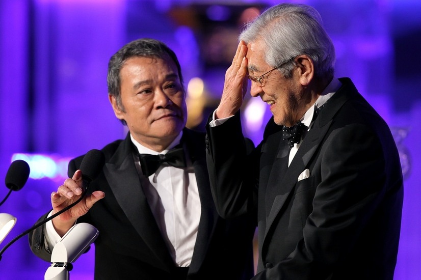 三國連太郎（向かって右）と西田敏行 / 2011年日本アカデミー賞　(c) Getty Images