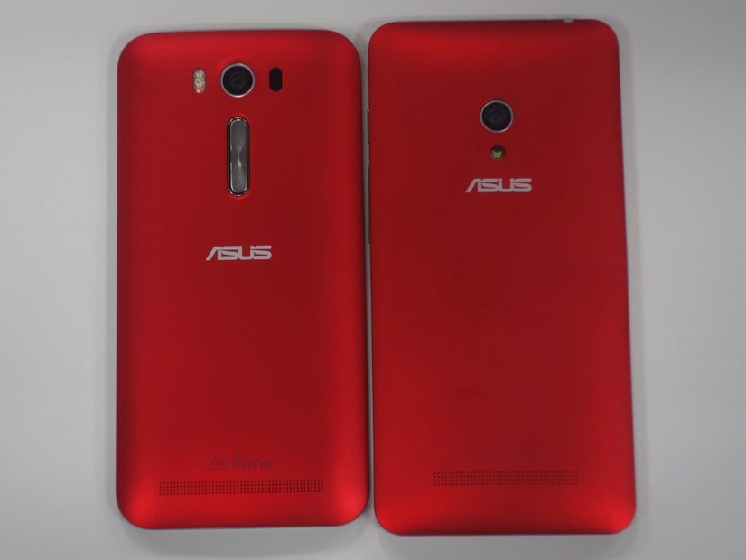 ZenFone 5（右）との比較。一回り小さくなっている