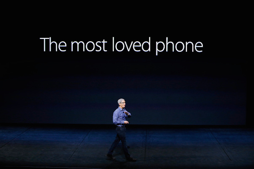 　米Appleは日本時間10日未明、サンフランシスコにてスペシャルイベントを開催。新色のローズゴールドが加わり、「3D Touch」を採用した「iPhone 6s/6s Plus」、12.9インチの液晶画面を搭載した「iPad Pro」、タッチ操作＆Siriで検索できる新型「Apple TV」、Apple Watchの新OS「watchOS 2」が16日に配信されることを発表した。(C) Getty Images