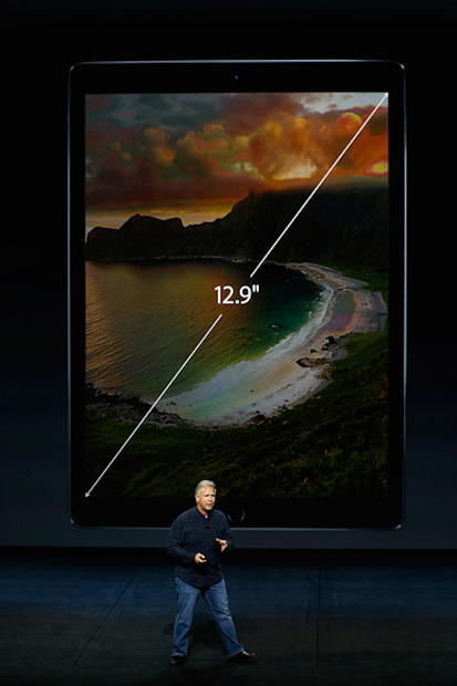 　米Appleは日本時間10日未明、サンフランシスコにてスペシャルイベントを開催。新色のローズゴールドが加わり、「3D Touch」を採用した「iPhone 6s/6s Plus」、12.9インチの液晶画面を搭載した「iPad Pro」、タッチ操作＆Siriで検索できる新型「Apple TV」、Apple Watchの新OS「watchOS 2」が16日に配信されることを発表した。(C) Getty Images