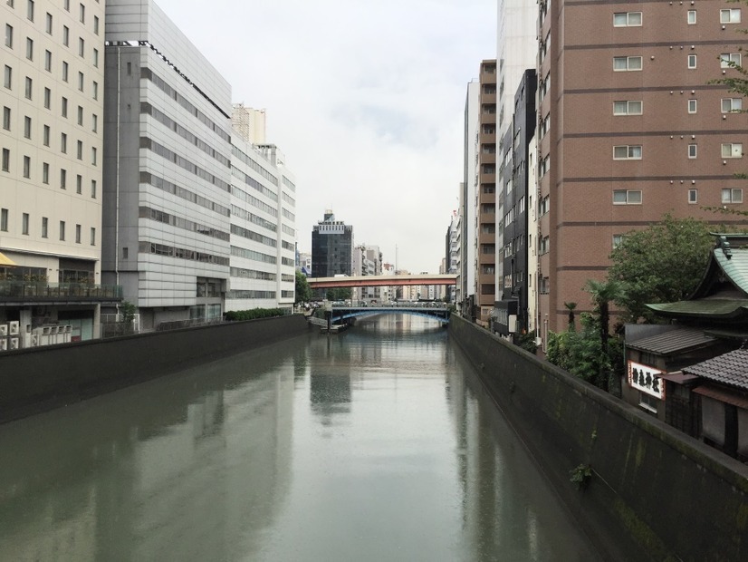 各種警報が発令されるレベルの大雨の際には河の増水が予想されるので雨が止んだ後でも注意が必要だ（撮影：防犯システム取材班）