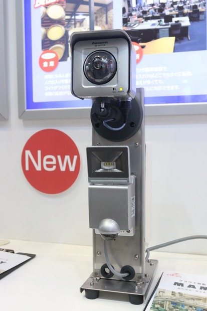 据置型の「MCF-PT21」。通信機能を内蔵しており電源を接続するだけで映像監視環境を構築できるため、監視対象の変更など柔軟な運用が可能（撮影：防犯システム取材班）