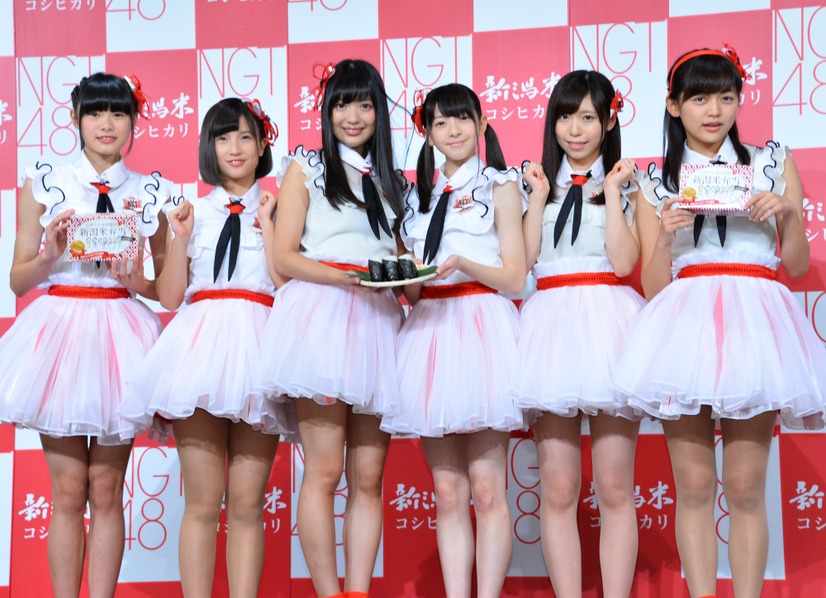 NGT48／（左から）長谷川玲奈、佐藤杏樹、北原里英、菅原りこ、宮島亜弥、中村歩加【写真：竹内みちまろ】