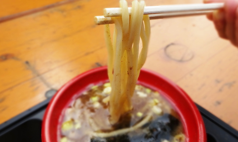 山岸氏から受け継いだ製麺機で作る極上極太ストレート麺。（【くり山】つけめん）