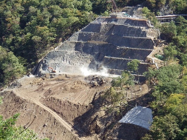 基礎地盤の掘削が進む八ツ場ダム