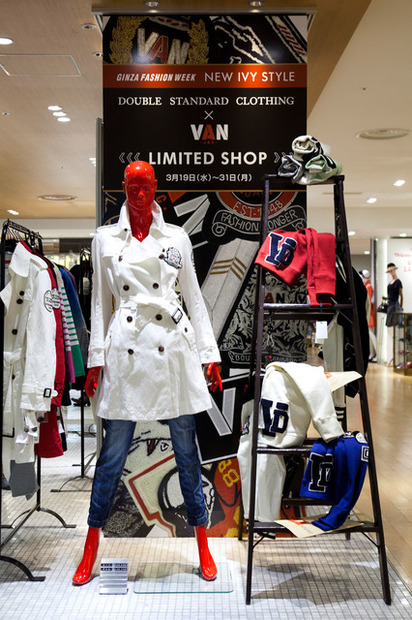 VAN×ダブルスタンダードクロージングのトレンチコート