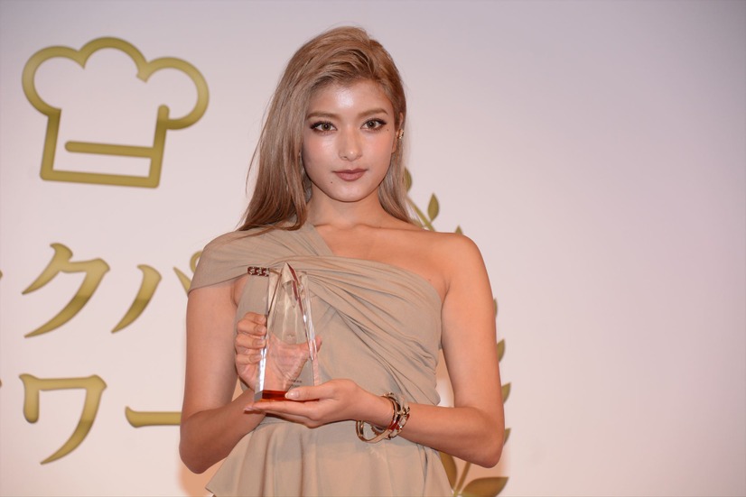 ローラ【写真：鶴見菜美子】