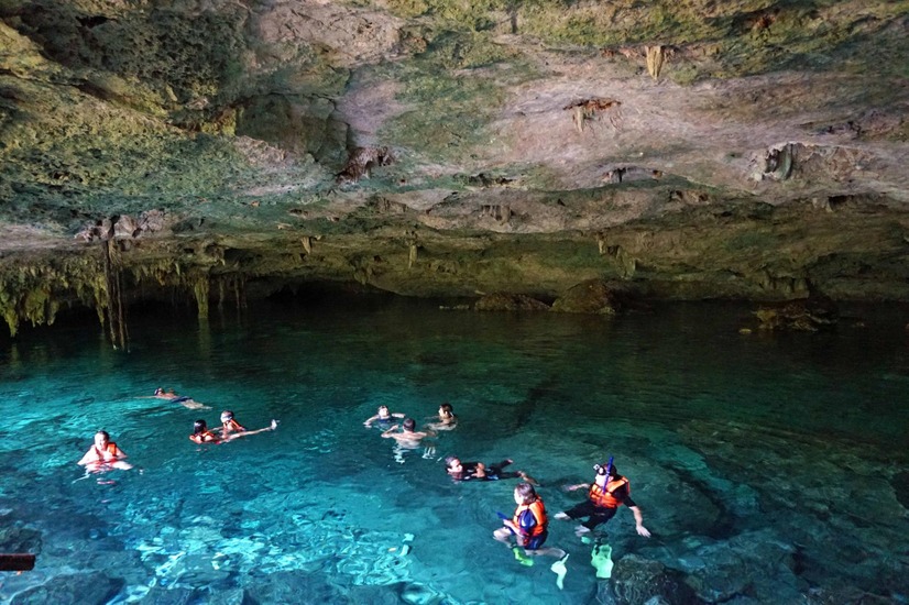 メキシコのCenotes Dos Ojos