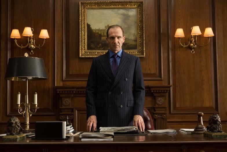 M役のレイフ・ファインズ(c) 2015 Metro-Goldwyn-Mayer Studios Inc., Danjaq, LLC andColumbia Pictures Industries, Inc. All rights reserved