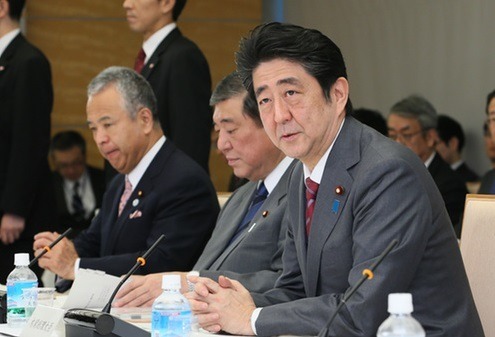 第18回国家戦略特別区域諮問会議で発言する首相