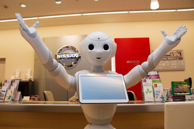 日産が導入した人型ロボット Pepper