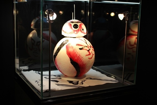 「スター・ウォーズの世界」　等身大BB-8も、個性あふれるプロジェクトが並ぶ展覧会