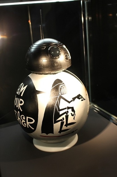 「スター・ウォーズの世界」　等身大BB-8も、個性あふれるプロジェクトが並ぶ展覧会