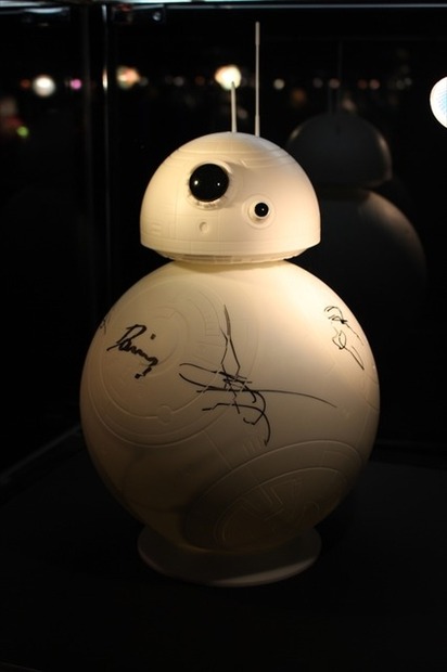 「スター・ウォーズの世界」　等身大BB-8も、個性あふれるプロジェクトが並ぶ展覧会