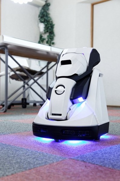 2016年発売の“プロジェクタ搭載”可変型ロボット「Tipron」がカッコイイ…自動で移動し自動で変形する