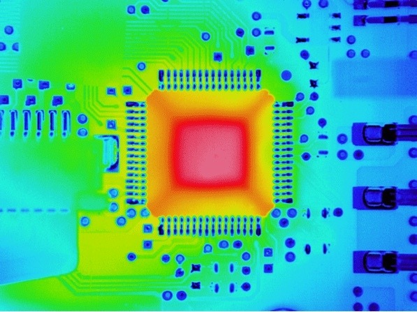 同カメラにより撮影された基板熱画像のイメージ（画像はプレスリリースより）