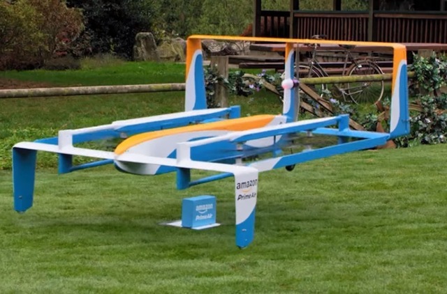 ドローンがモノを配達する米アマゾンのサービス「Prime Air」のイメージ