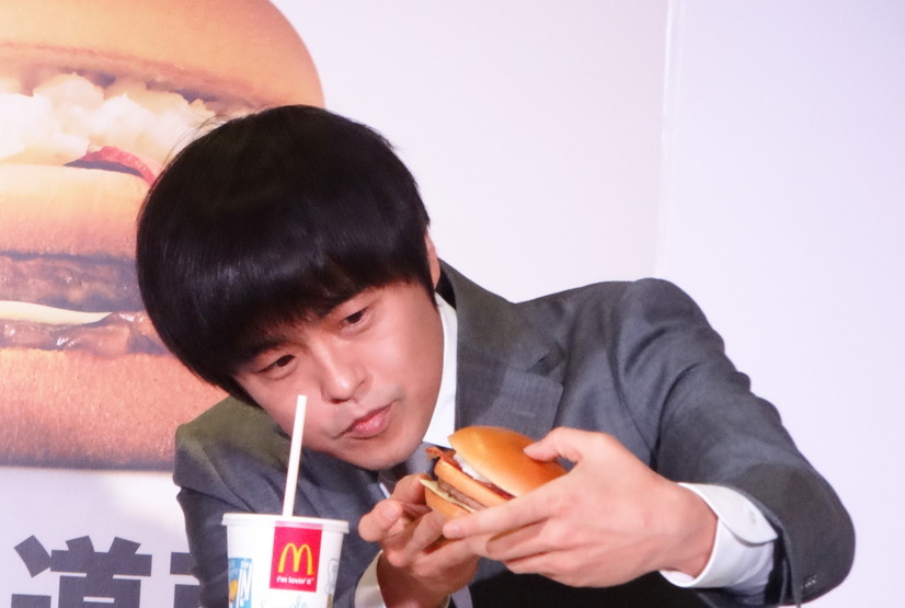 名前を募集する新商品を試食するバカリズム
