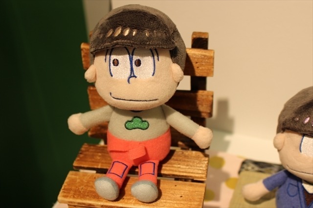 「おそ松さん」6つ子のぬいぐるみ タカラトミーアーツから発売