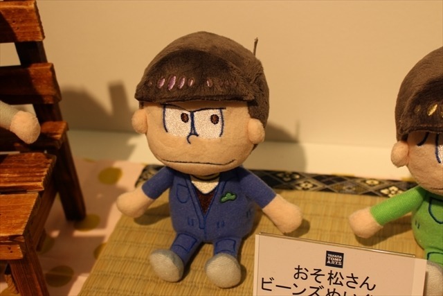 「おそ松さん」6つ子のぬいぐるみ タカラトミーアーツから発売