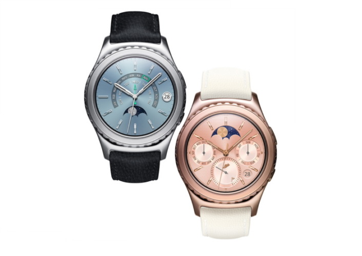 CES 2016で披露したスマートウォッチ「Gear S2 Classic」の新色モデル、ローズゴールドとプラチナ