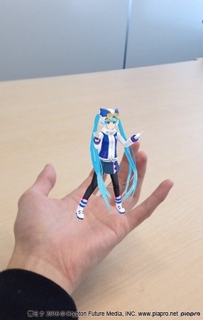 初音ミクのARアプリ配信開始、スマホで「雪ミク」のダンスや写真撮影が楽しめる