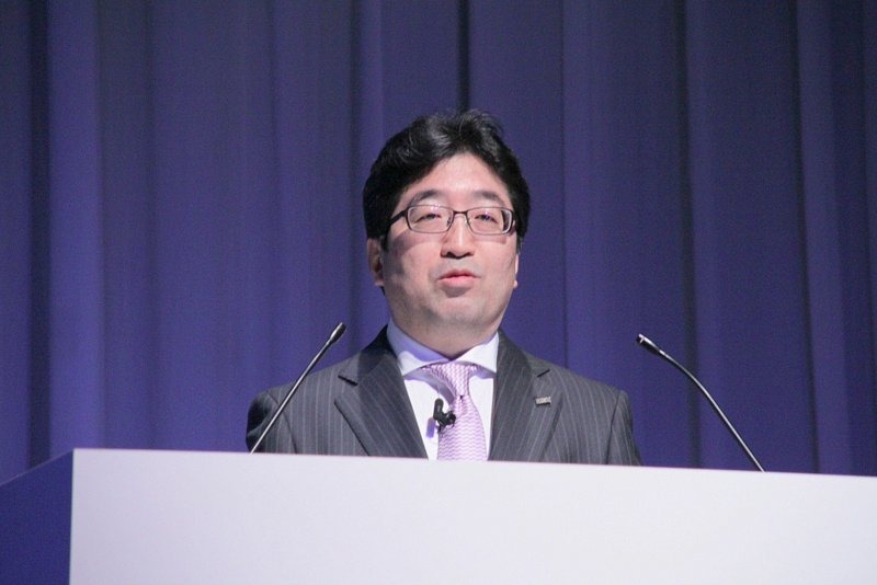 KDDI 商品・CS統括本部 プロダクト企画本部長の小林昌宏氏。これからも「よくわかってくれた」と言ってもらえるような商品を開発していく、と話した