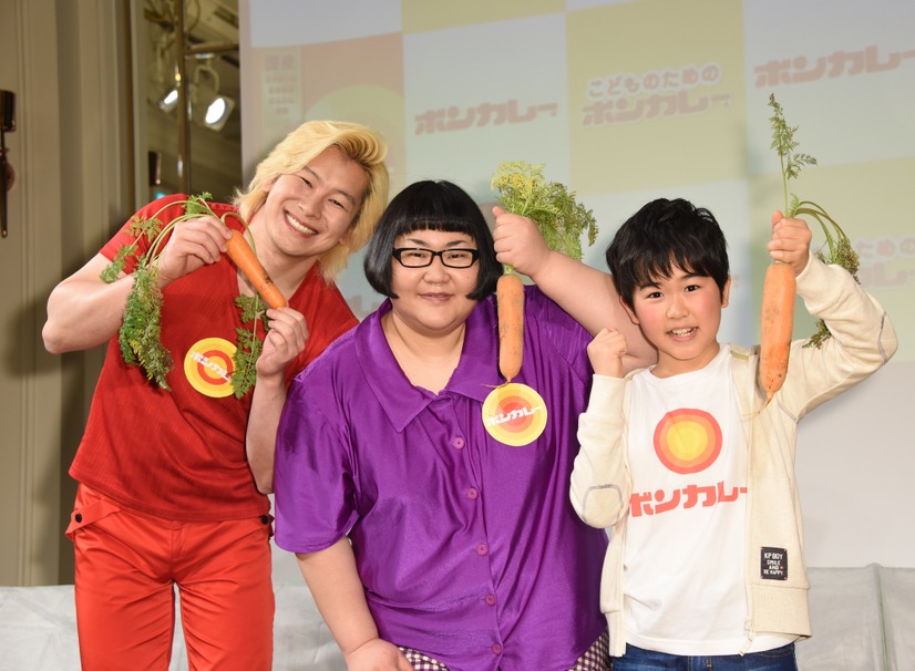 メイプル超合金と鈴木福【写真：竹内みちまろ】