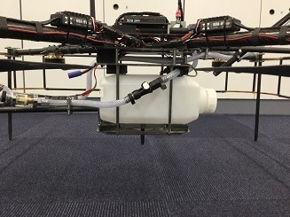 2リットルタンクに補修材を蓄える