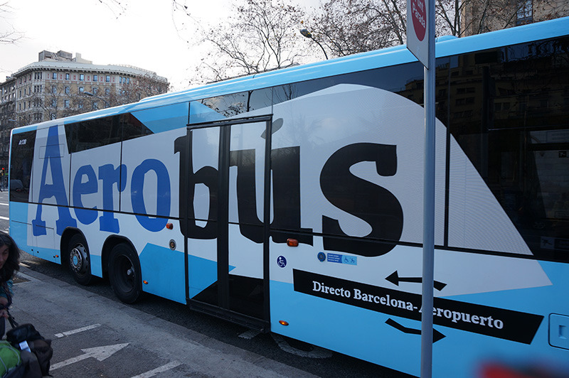 空港からバルセロナ市街を結ぶ「Aerobus」。こちらは常時営業している空港からの足であり、特にMWCのために臨時運転しているわけではない