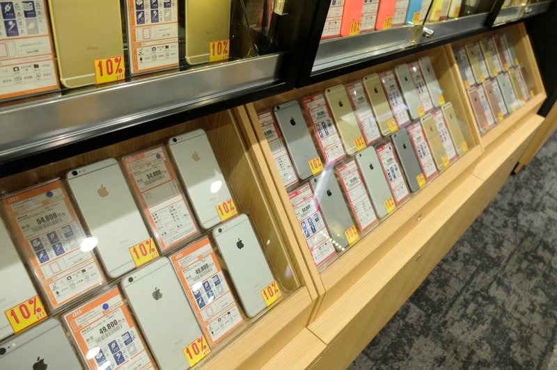 Apple製品が展示・販売されている2階の様子