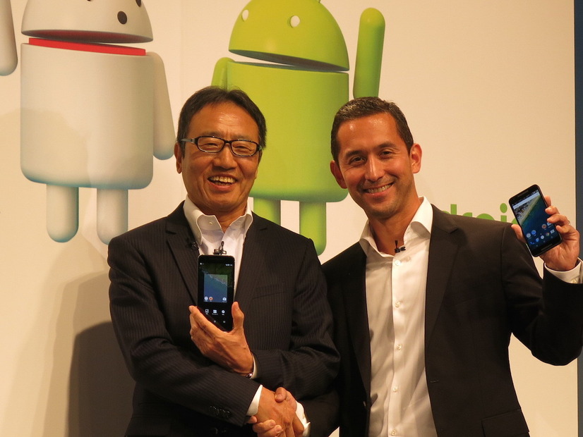 ソフトバンクの発表会で来日した米GoogleでAndroid責任者を務めるHiroshi Lockheimer氏（右）