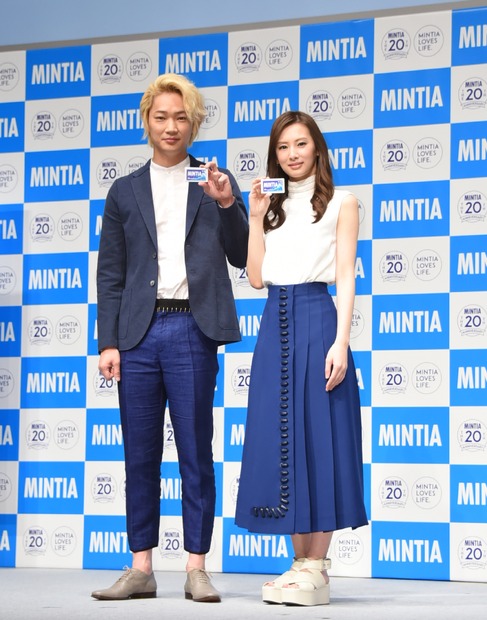 綾野剛、北川景子【写真：竹内みちまろ】