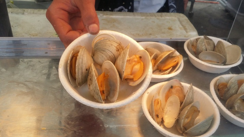 焼き牡蠣、白子鍋からシェフの魚介料理まで！都心の「さかな祭り」に長蛇の列