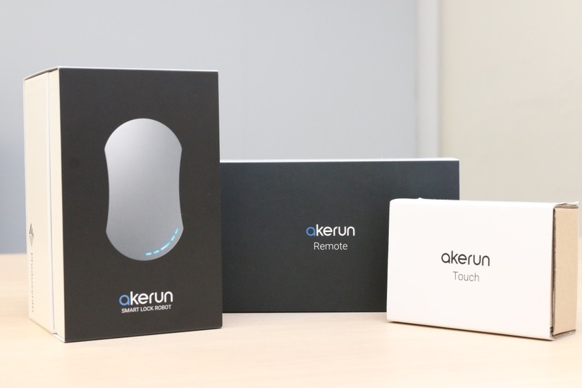 左から「Akerun」「Akerun Remote」「Akerun Touch」の3製品。「Akerun Remote」ではフィーチャーフォンからの操作や遠隔操作が可能（撮影：防犯システム取材班）