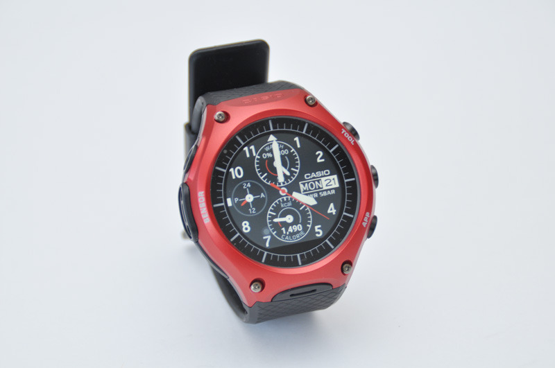 カシオにとって初めてのAndroid Wear搭載スマートウォッチとなる「WSD-F10」