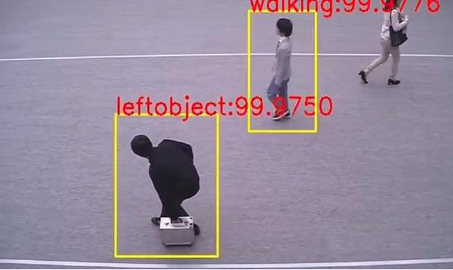 時系列Deep Learning技術では、「きょろきょろする」「荷物を置く」などの不審な動作をあらかじめAIに学習させておき、映像データから自動で検知する（画像はプレスリリースより）