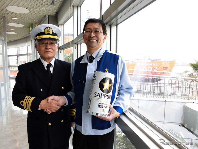 左から、WNI気象文化創造センター代表理事・宮部二朗氏（ウェザーニューズ代表取締役副社長）とサッポロビール上席執行役員千葉工場長・吉田郁也氏