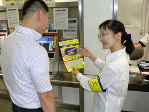 中国語通訳に対応する「サービスマネージャー」が配置されているのは新大阪駅、梅田駅、東梅田駅、心斎橋駅、なんば駅、天王寺駅（午前中は日本橋駅に配置）の各駅（画像はプレスリリースより）