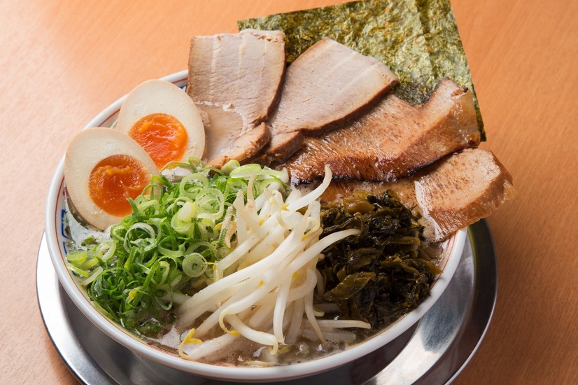 秀ちゃんラーメン「全のせ豚骨ラーメン」