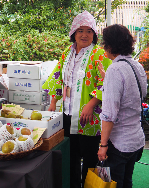 長沼由紀さん、「イセタン“スタイリング マルシェ”」の「四季の果実 長沼果樹園」ブースにて