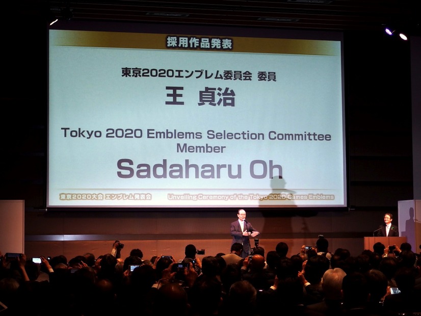 東京2020エンブレム委員会の王委員　＜撮影　高木啓＞