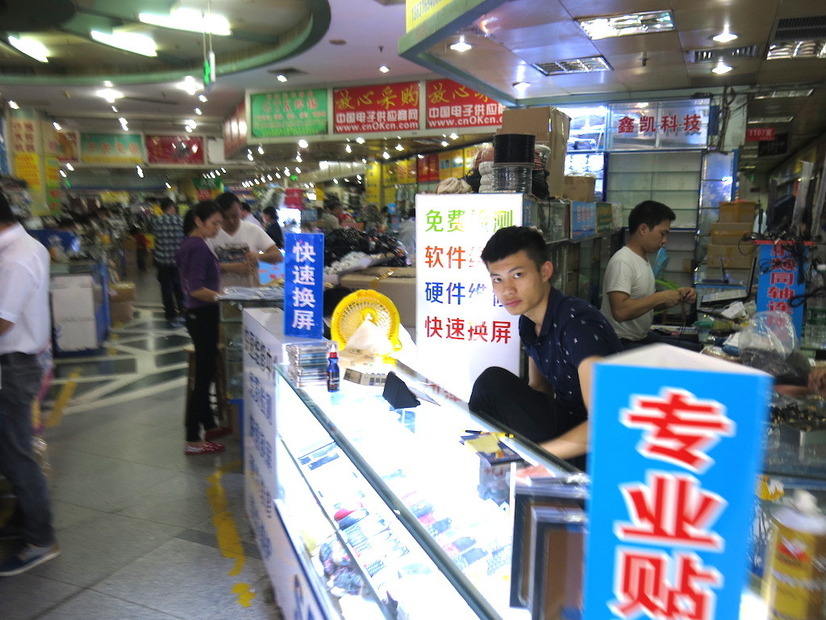 賽格電子市場の1階