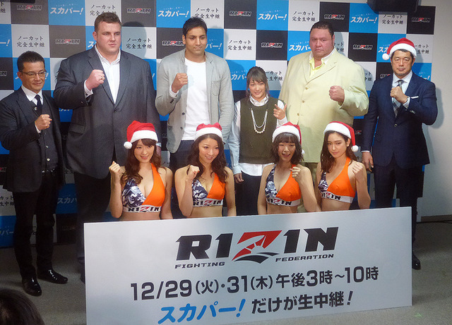 「RIZIN FIGHTING WORLD GRAND-PRIX 2015 さいたま3DAYS」の記者会見に登壇した高田延彦、バルト、RENA、シング・心・ジャディブ、曙ら