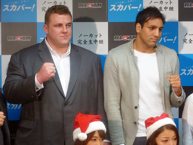 「RIZIN FIGHTING WORLD GRAND-PRIX 2015 さいたま3DAYS」の記者会見に登壇した高田延彦、バルト、RENA、シング・心・ジャディブ、曙ら