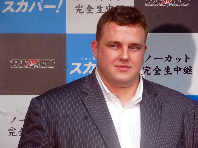 「RIZIN FIGHTING WORLD GRAND-PRIX 2015 さいたま3DAYS」の記者会見に登壇した高田延彦、バルト、RENA、シング・心・ジャディブ、曙ら