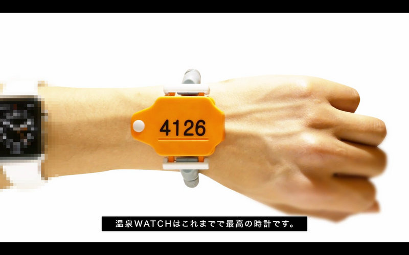 「これまでで最高の時計です」。つい腕のモザイク部分に目がいってしまう